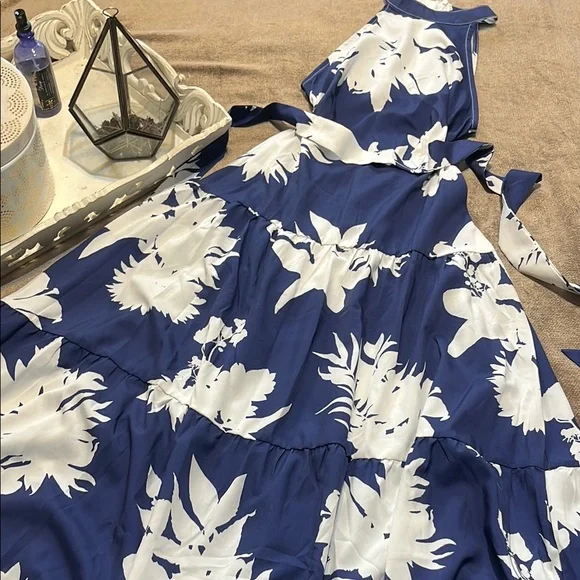 NWOT SHEIN Blue & White Floral Halter Dress, Size Small - Picture 2 of 5